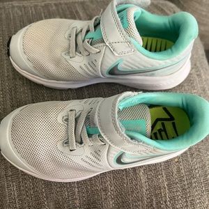 Nike size 11 running star shoes!